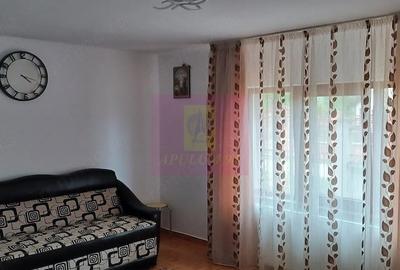 Casă cu 4 camere cu Teren 500 Mp în Săbăreni