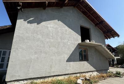 Casă cu Teren 1300 Mp în Bulzești