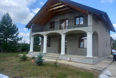Casă individuală cu 5 camere cu Teren 7500 Mp în Exterior Est - 1