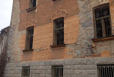Casă cu Teren 860 Mp în Central - 1