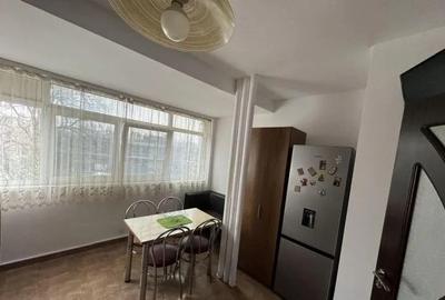 Apartament cu 3 camere semidecomandat, mobilat în Berceni - 7