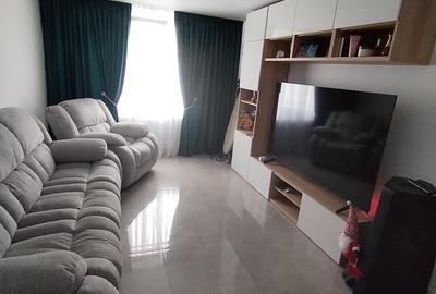 Apartament cu 3 camere decomandat în Titan