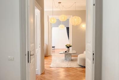 Apartament cu 3 camere semidecomandat, mobilat în Moșilor