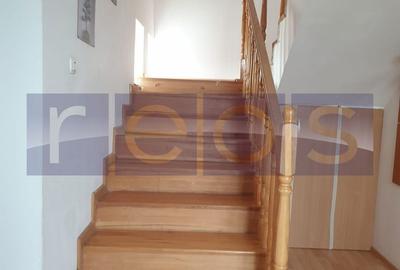 Casă cu 5 camere cu Teren 287 Mp în Sălăjan