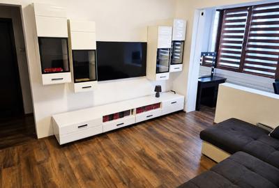 Apartament cu 2 camere semidecomandat, mobilat în Tipografilor