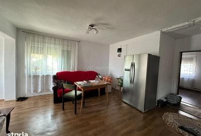 Casă cu 3 camere cu Teren 1438 Mp în Central - 1
