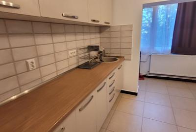 Apartament cu 3 camere decomandat în Micro 4