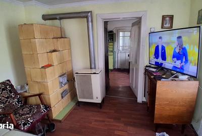 Casă cu 4 camere cu Teren 1600 Mp în Poiana - 1