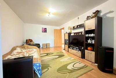 Apartament cu 4 camere semidecomandat în Lipovei