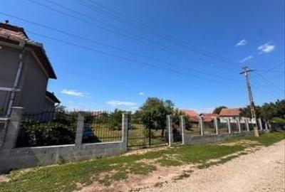 Teren de 1400 mp, în Central