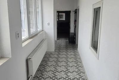 Casă cu 3 camere cu Teren 200 Mp în Central