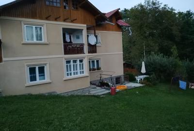 Casă cu 4 camere în Central