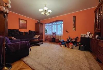 Apartament cu 4 camere decomandat, mobilat în Titan
