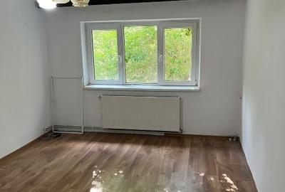 Apartament cu 3 camere decomandat în Micro 3