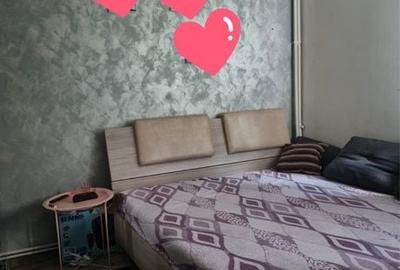 Apartament cu 3 camere decomandat în Tineretului