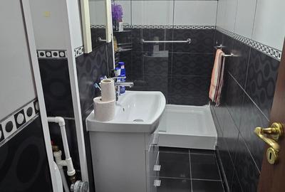 Apartament cu 3 camere semidecomandat, mobilat în Micro 5 - 9