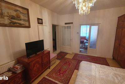 Casă cu 3 camere cu Teren 2795 Mp în Central - 2