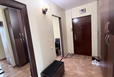 Apartament cu 4 camere decomandat, mobilat în Titan