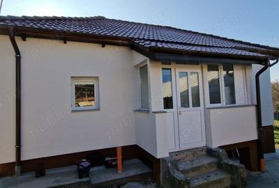 Casă cu 4 camere în Ocnele Mari