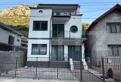 Casă cu 4 camere în Central