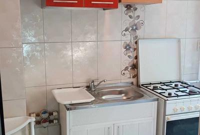 Garsonieră semidecomandată în Apărătorii Patriei