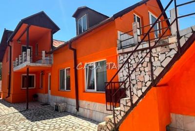 Casă cu 5 camere cu Teren 270 Mp în Central - 1