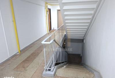 Apartament cu 4 camere semidecomandat în Triaj