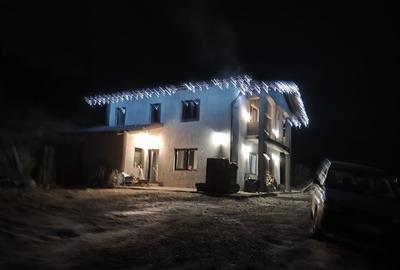 Casă cu 3 camere în Corunca