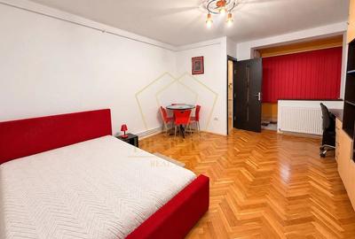 Garsonieră decomandată în Central