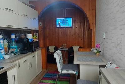 Apartament cu 3 camere semidecomandat în Central - 3
