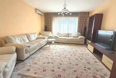 Apartament cu 4 camere decomandat în P-ța Muncii