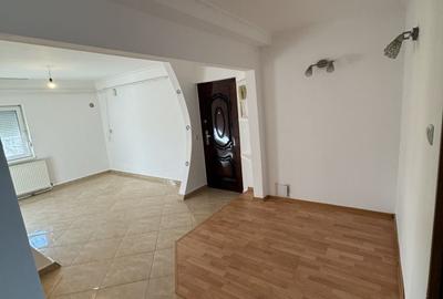 Apartament cu 3 camere decomandat în Micro 16 - 2