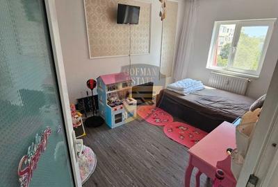 Apartament cu 3 camere semidecomandat în Km 4 - 5