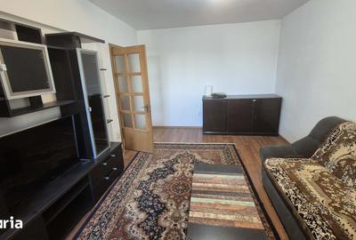 Apartament cu 3 camere decomandat în Tei
