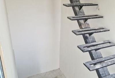 Casă cu 4 camere cu Teren 355 Mp în Central - 1
