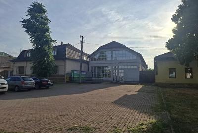 Spațiu comercial, de 800 mp, în Central