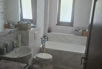 Apartament cu 2 camere semidecomandat în Roșu
