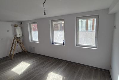 Apartament cu 3 camere semidecomandat în Roșu - 2