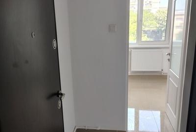 Apartament cu 2 camere semidecomandat în Micro 4 - 7