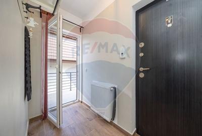 Apartament cu 3 camere semidecomandat, mobilat în Tractorul - 11