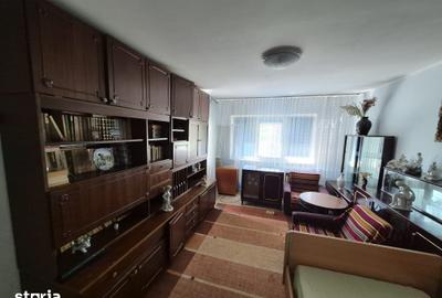 Apartament cu 2 camere decomandat în Rovine