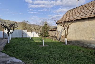 Casă cu 4 camere în Mănărade