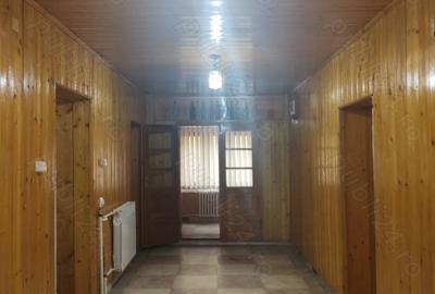 Casă cu 3 camere în Lipovei