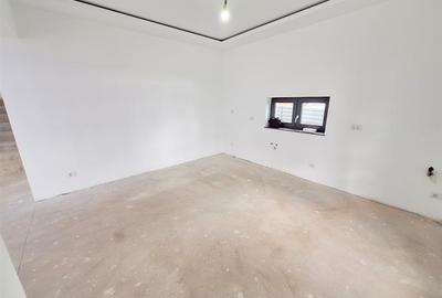 Casă individuală cu 5 camere cu Teren 413 Mp în 9 Mai - 6
