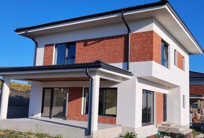 Casă cu 4 camere în Chinteni