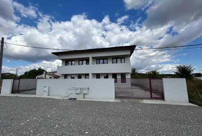 Duplex cu 4 camere cu Canalizare în Corbeanca