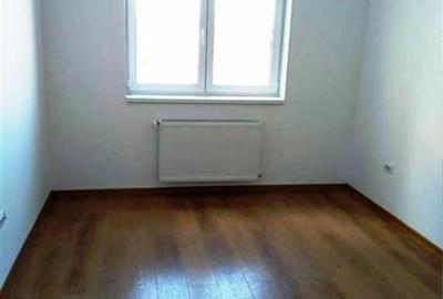 Apartament cu 2 camere nedecomandat, mobilat în Tractorul - 6