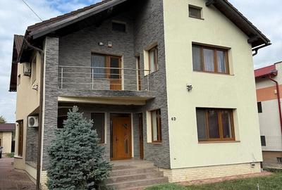 Casă cu 4 camere cu Teren 760 Mp în Central