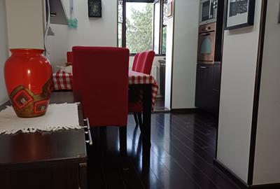 Apartament cu 3 camere decomandat în Rovine