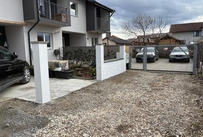 Duplex cu 4 camere cu Teren 200 Mp în Exterior Est